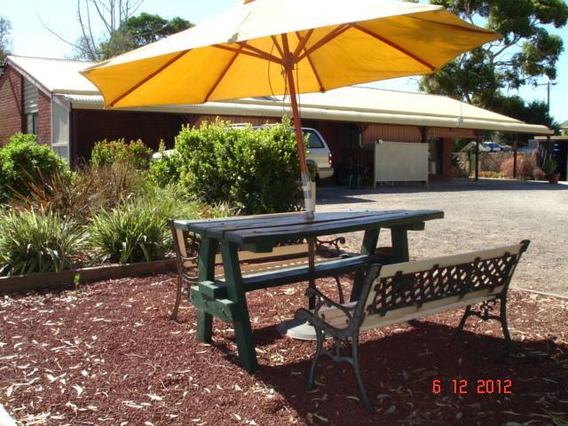 Tooleybuc Country Roads Motor Inn Exterior photo